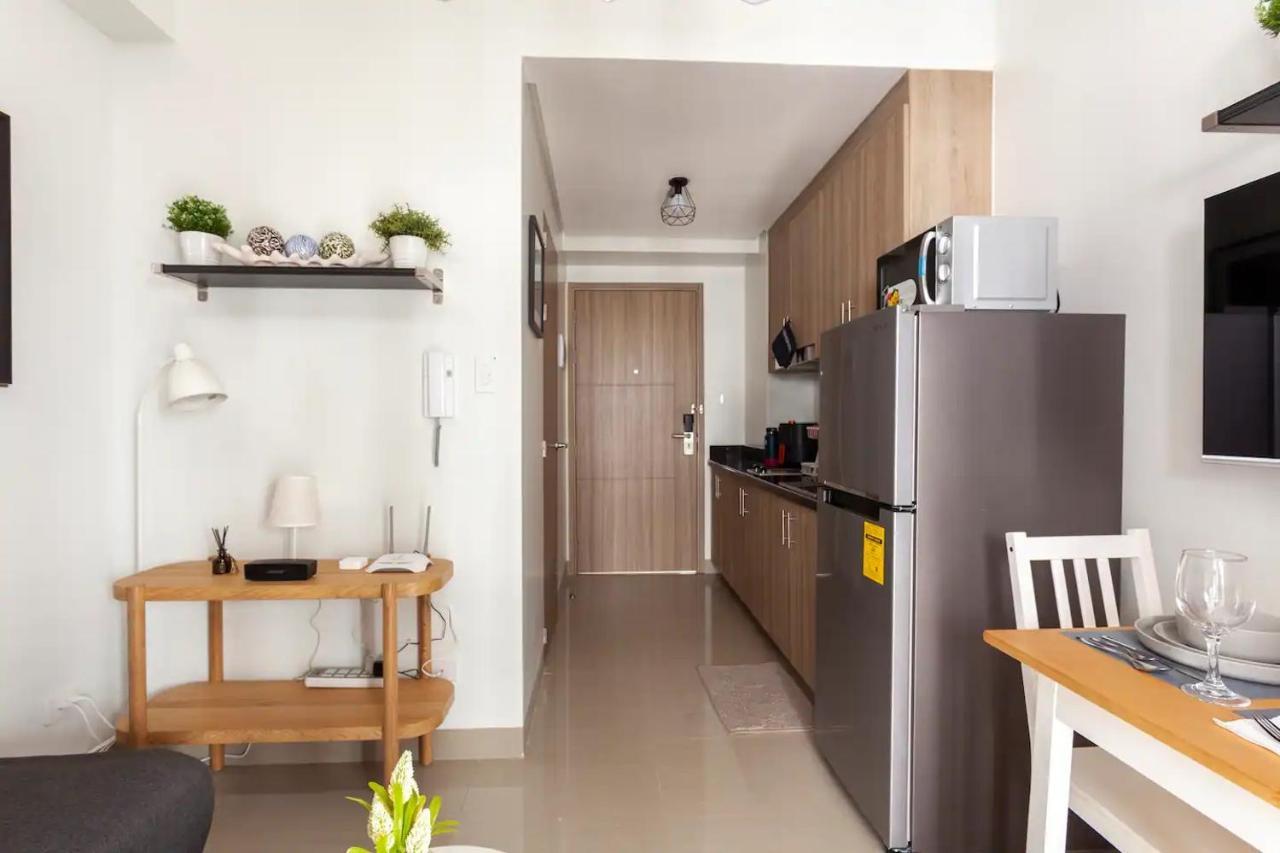 Shore 2 Apartment With Balcony مانيلا المظهر الخارجي الصورة
