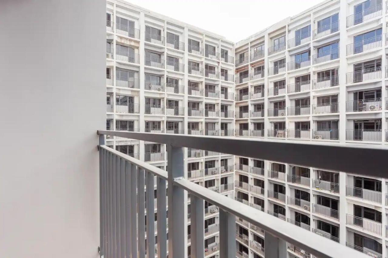 Shore 2 Apartment With Balcony مانيلا المظهر الخارجي الصورة
